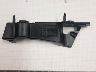 bontott AUDI A4 B8 Jobb első Lökhárító Tartó (Műanyag)