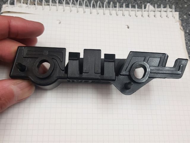 bontott AUDI A4 B8 Jobb első Lökhárító Tartó (Műanyag)