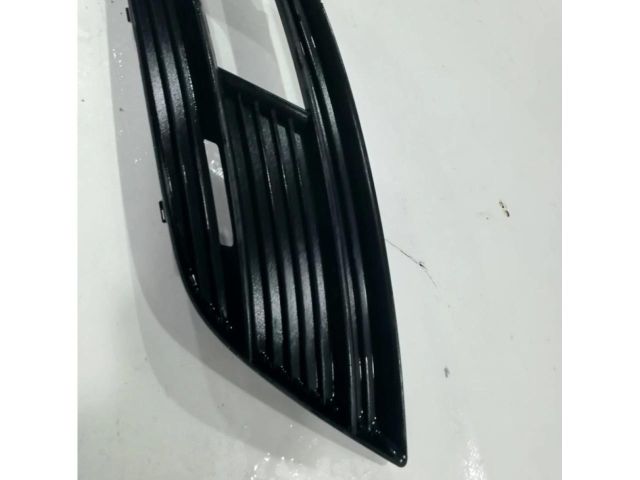 bontott AUDI A4 B8 Jobb első Lökhárító Vakborítás