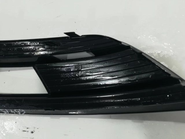 bontott AUDI A4 B8 Jobb első Lökhárító Vakborítás