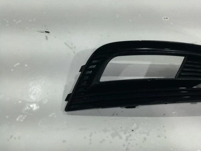 bontott AUDI A4 B8 Jobb első Lökhárító Vakborítás