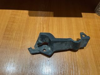 bontott AUDI A4 B8 Jobb első Oldal Lökhárító Tartó (Műanyag)