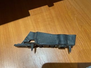 bontott AUDI A4 B8 Jobb első Oldal Lökhárító Tartó (Műanyag)