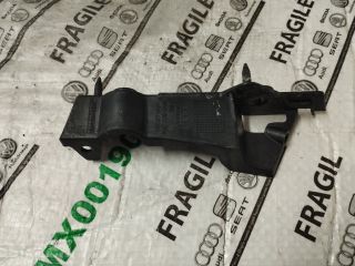 bontott AUDI A4 B8 Jobb első Oldal Lökhárító Tartó (Műanyag)