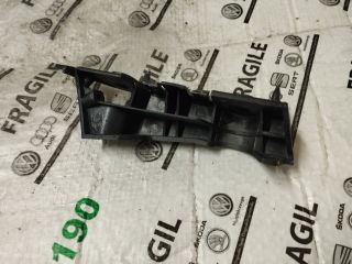 bontott AUDI A4 B8 Jobb első Oldal Lökhárító Tartó (Műanyag)