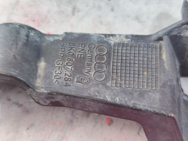 bontott AUDI A4 B8 Jobb első Oldal Lökhárító Tartó (Műanyag)