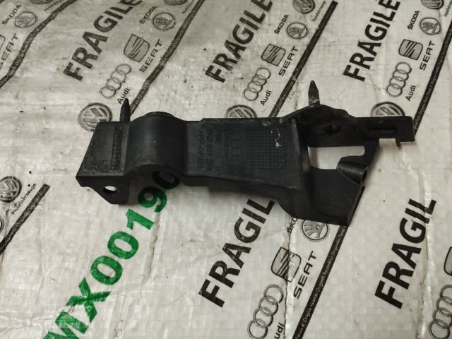 bontott AUDI A4 B8 Jobb első Oldal Lökhárító Tartó (Műanyag)