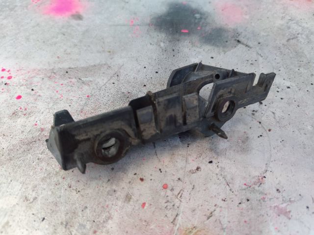 bontott AUDI A4 B8 Jobb első Oldal Lökhárító Tartó (Műanyag)