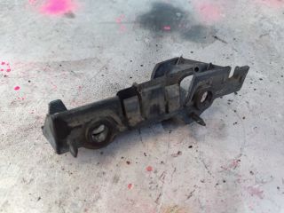 bontott AUDI A4 B8 Jobb első Oldal Lökhárító Tartó (Műanyag)