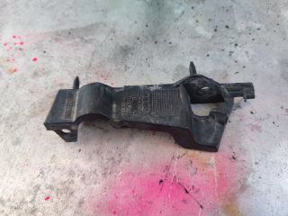 bontott AUDI A4 B8 Jobb első Oldal Lökhárító Tartó (Műanyag)