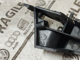 bontott AUDI A4 B8 Jobb első Oldal Lökhárító Tartó (Műanyag)