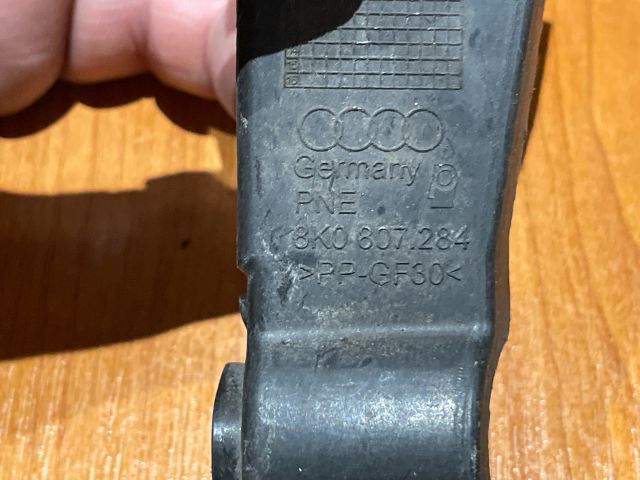 bontott AUDI A4 B8 Jobb első Oldal Lökhárító Tartó (Műanyag)