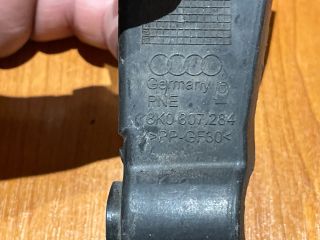 bontott AUDI A4 B8 Jobb első Oldal Lökhárító Tartó (Műanyag)