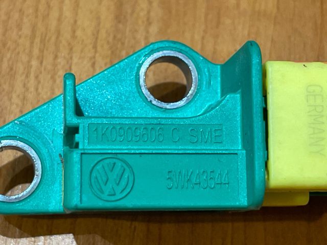 bontott AUDI A4 B8 Jobb első Oldal Ütközés Érzékelő