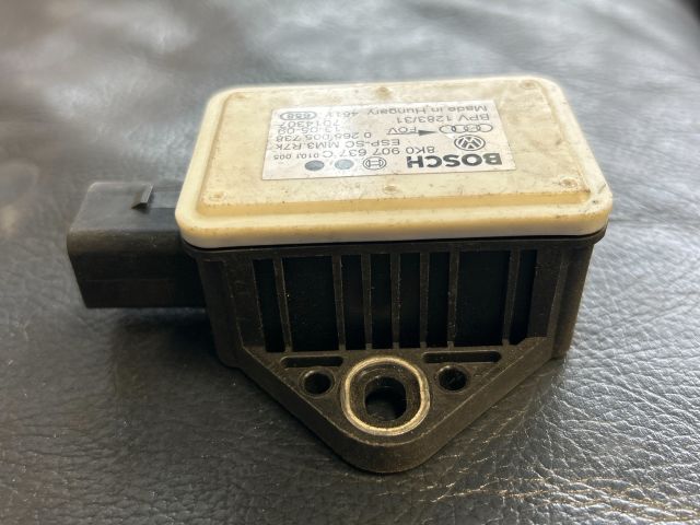 bontott AUDI A4 B8 Jobb első Oldal Ütközés Érzékelő