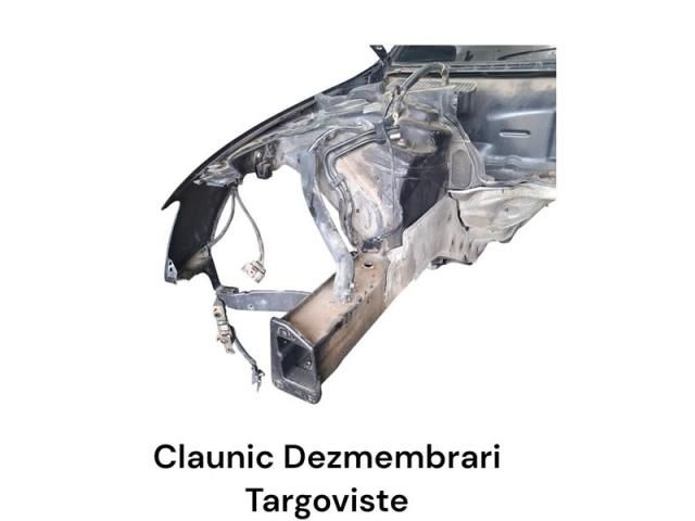 bontott AUDI A4 B8 Jobb első Ütközéscsillapító