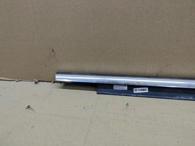 bontott AUDI A4 B8 Jobb első Vízlehúzó Gumicsík