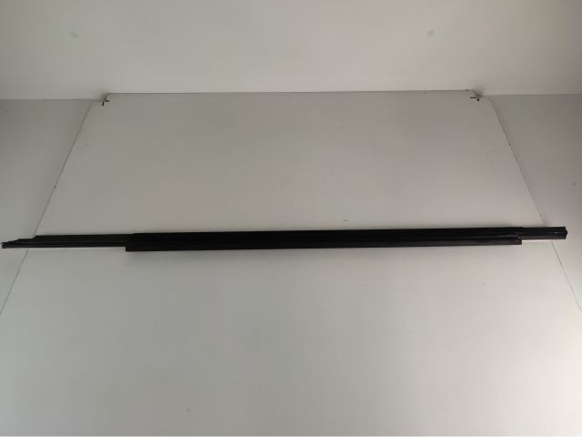 bontott AUDI A4 B8 Jobb első Vízlehúzó Gumicsík