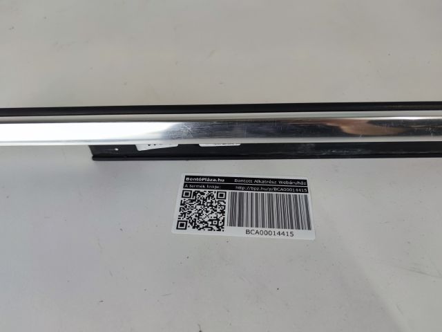 bontott AUDI A4 B8 Jobb első Vízlehúzó Gumicsík