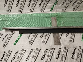 bontott AUDI A4 B8 Jobb első Vízlehúzó Gumicsík