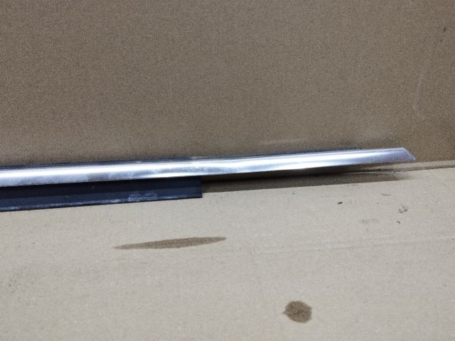 bontott AUDI A4 B8 Jobb első Vízlehúzó Gumicsík