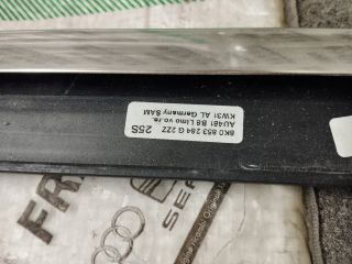 bontott AUDI A4 B8 Jobb első Vízlehúzó Gumicsík