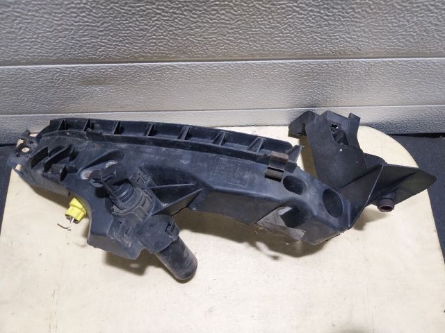 bontott AUDI A4 B8 Jobb Fényszóró Tartó