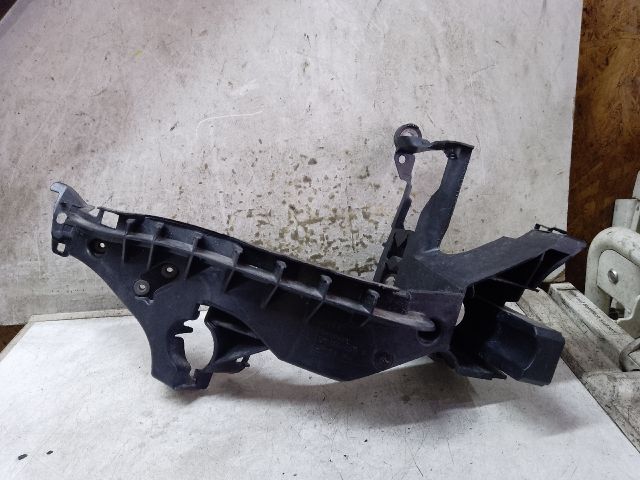 bontott AUDI A4 B8 Jobb Fényszóró Tartó