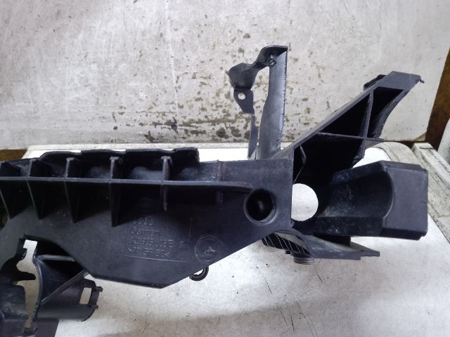 bontott AUDI A4 B8 Jobb Fényszóró Tartó