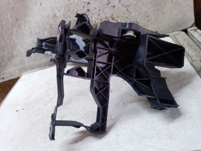 bontott AUDI A4 B8 Jobb Fényszóró Tartó