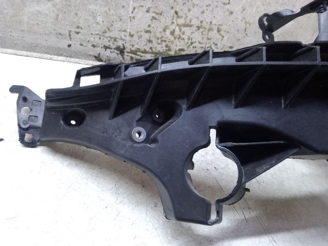 bontott AUDI A4 B8 Jobb Fényszóró Tartó