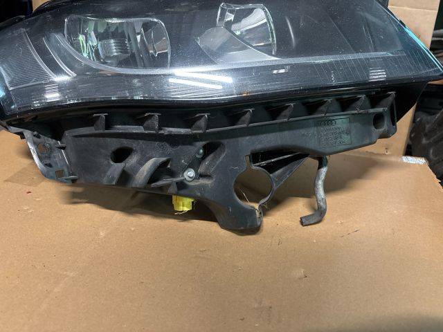 bontott AUDI A4 B8 Jobb Fényszóró