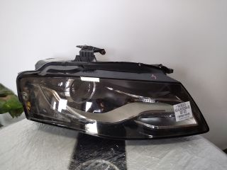 bontott AUDI A4 B8 Jobb Fényszóró