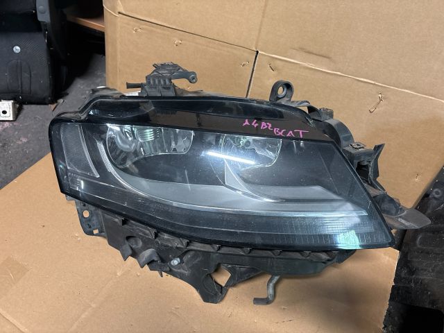 bontott AUDI A4 B8 Jobb Fényszóró