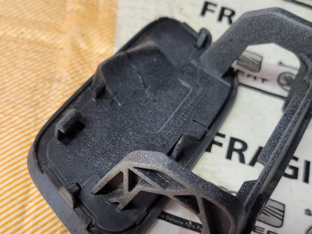 bontott AUDI A4 B8 Jobb Fényszórómosó Fedél