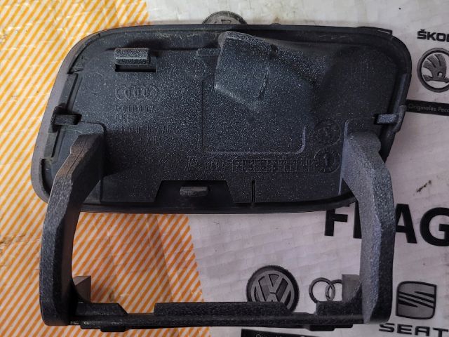 bontott AUDI A4 B8 Jobb Fényszórómosó Fedél