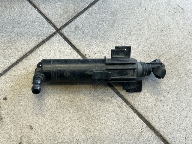 bontott AUDI A4 B8 Jobb Fényszórómosó Fúvóka