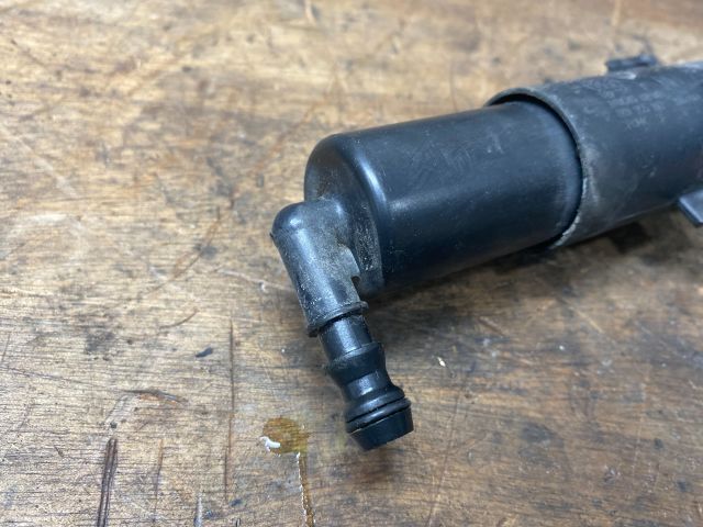 bontott AUDI A4 B8 Jobb Fényszórómosó Fúvóka