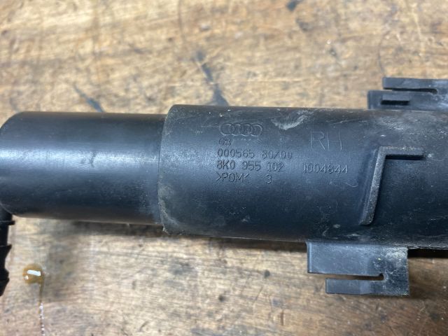 bontott AUDI A4 B8 Jobb Fényszórómosó Fúvóka