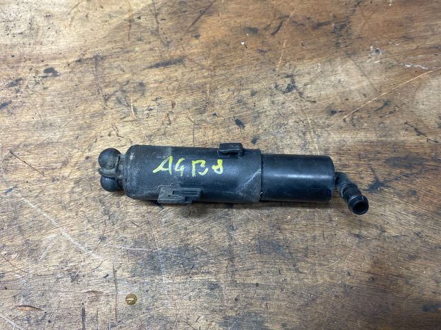 bontott AUDI A4 B8 Jobb Fényszórómosó Fúvóka