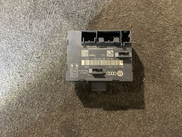 bontott AUDI A4 B8 Jobb hátsó Ablakemelő Elektronika