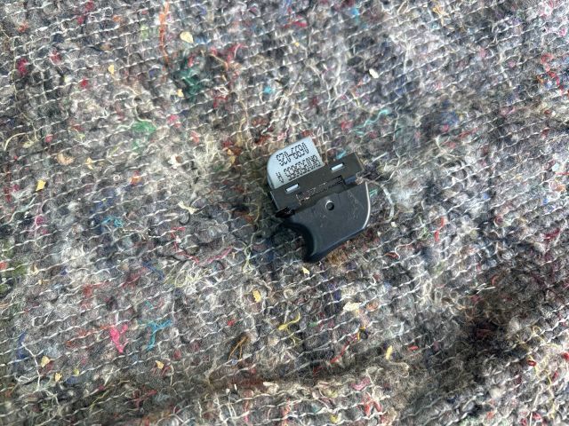 bontott AUDI A4 B8 Jobb hátsó Ablakemelő Kapcsoló