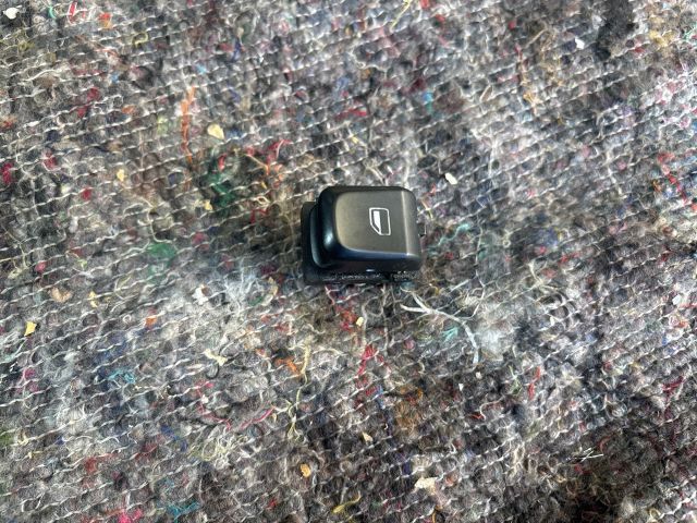 bontott AUDI A4 B8 Jobb hátsó Ablakemelő Kapcsoló