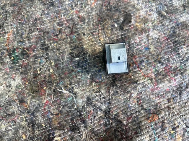 bontott AUDI A4 B8 Jobb hátsó Ablakemelő Kapcsoló