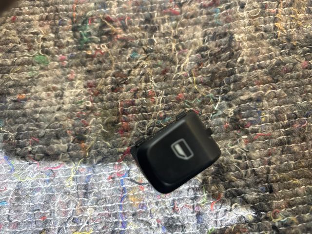 bontott AUDI A4 B8 Jobb hátsó Ablakemelő Kapcsoló