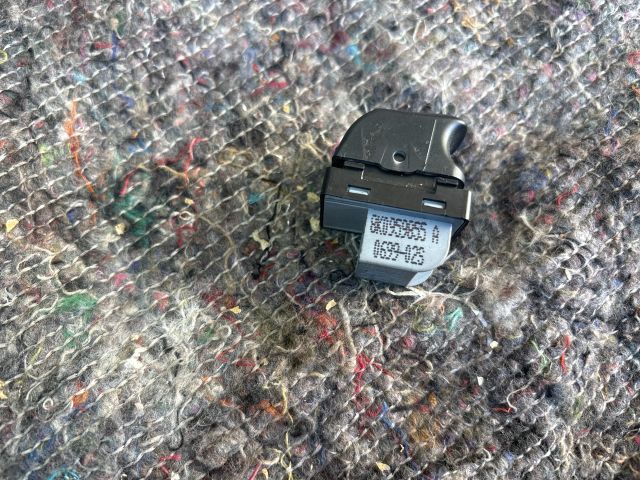 bontott AUDI A4 B8 Jobb hátsó Ablakemelő Kapcsoló