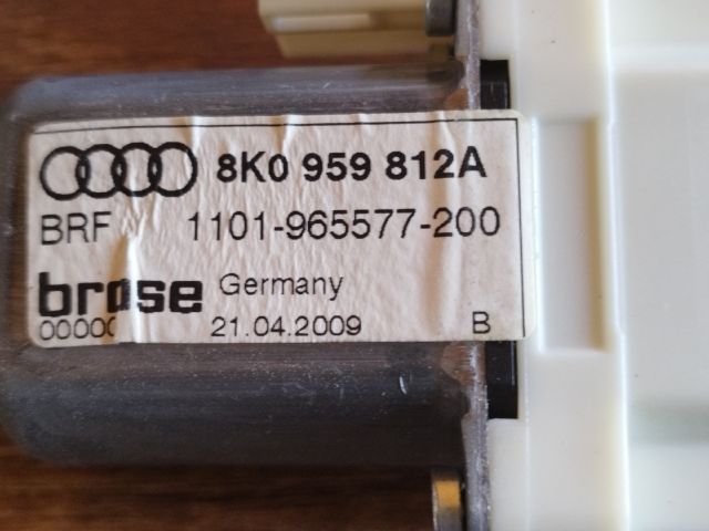 bontott AUDI A4 B8 Jobb hátsó Ablakemelő Motor