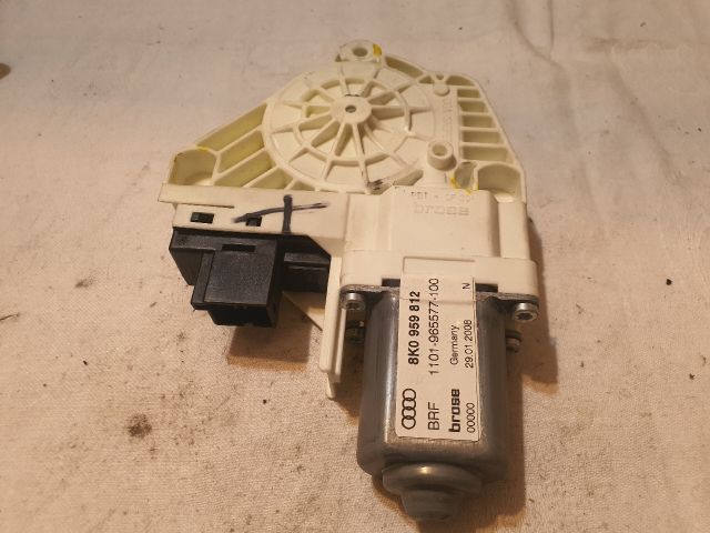 bontott AUDI A4 B8 Jobb hátsó Ablakemelő Motor