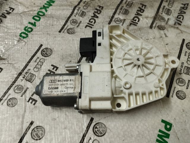 bontott AUDI A4 B8 Jobb hátsó Ablakemelő Motor