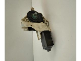 bontott AUDI A4 B8 Jobb hátsó Ablakemelő Motor